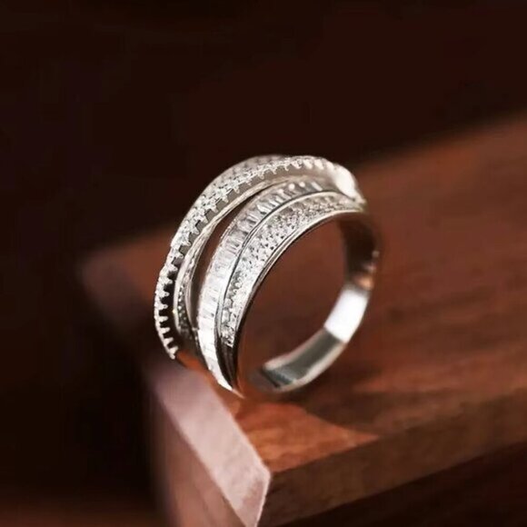 NEW 18k White Gold Baguette Diamond Ring Thick Wide Ring Band - Picture 3 of 4